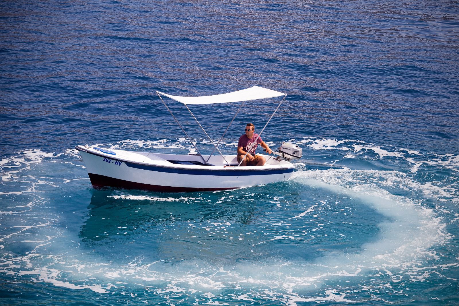 6hp tiller bareboat